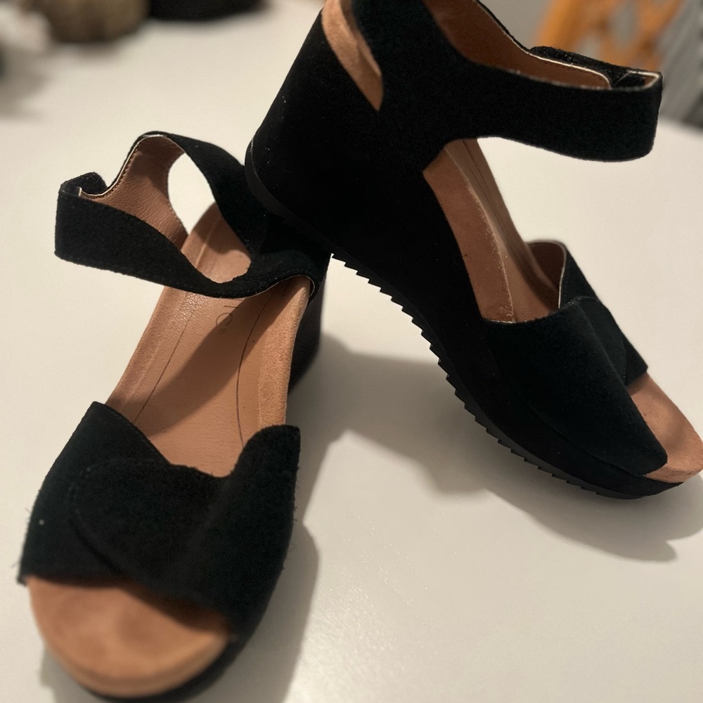 Vionic Black Women's Sandals